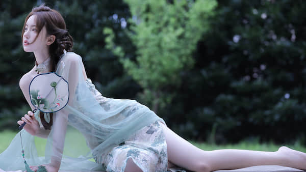夏日古风穿搭汉服yyds，长腿美女模特高清电脑壁纸4k