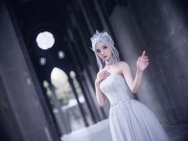 白色长裙白发美女cosplay高清美女电脑壁纸4k