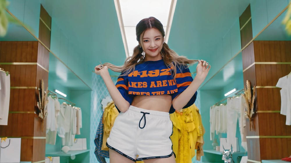 韩国女子演唱组合ITZY成员崔智秀Lia高清电脑壁纸