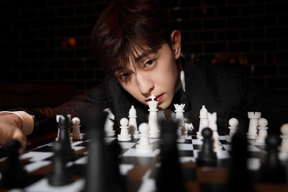 邓伦国际象棋5K超高清电脑壁纸