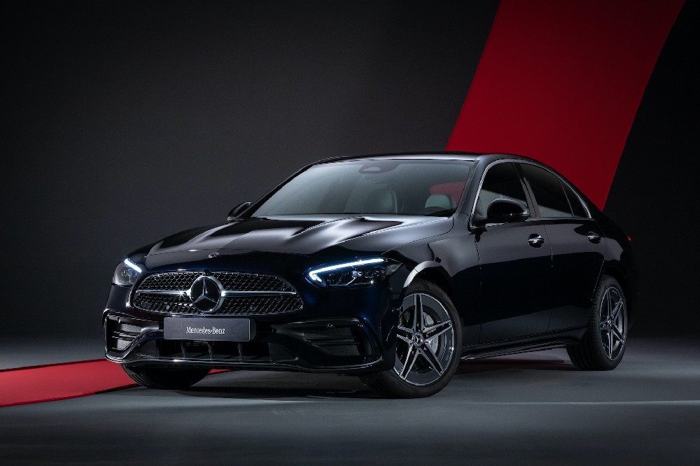 2022款奔驰C级(进口)C 200 AMG Line黑色电脑壁纸4k
