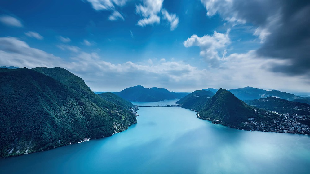 瑞士意大利边境景点：卢加诺湖，唯美风景电脑壁纸4k