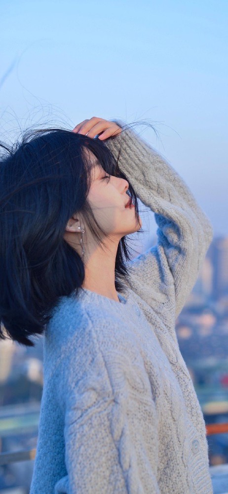 高颜值小姐姐性感撩头发壁纸