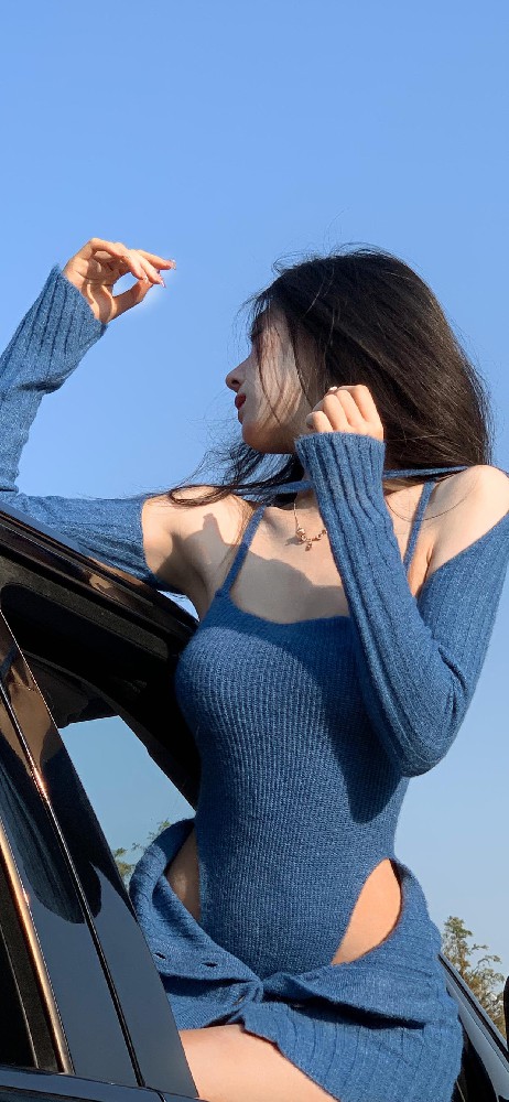 蓝色毛衣性感美女高清手机壁纸