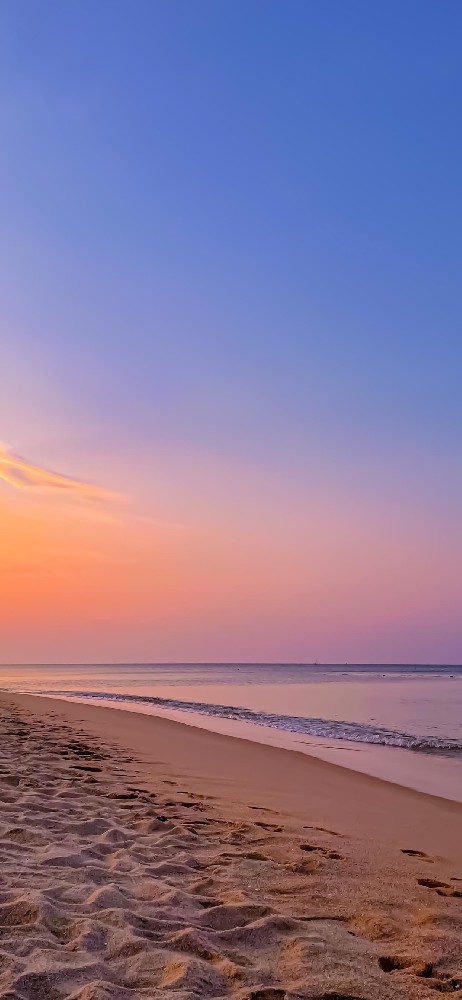 海边沙滩落日海浪脚印手机壁纸