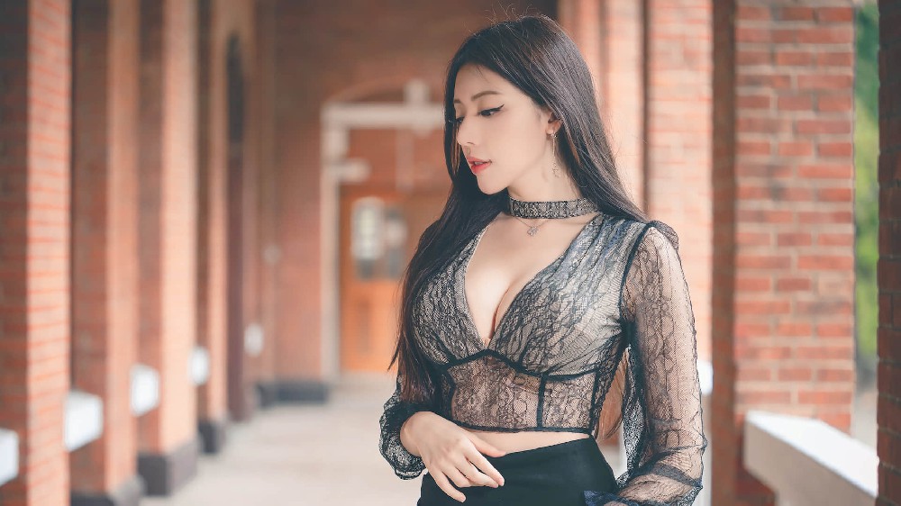街上偶遇黑色长发超性感美女模特户外写真电脑壁纸4k