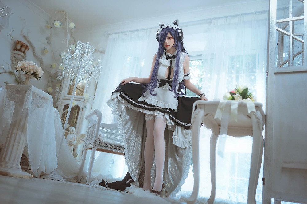 长腿美女白丝完美身材cosplay碧蓝航线:奥古斯特·冯·帕塞瓦尔