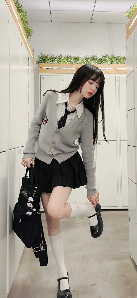 穿学生装小姐姐高清手机壁纸