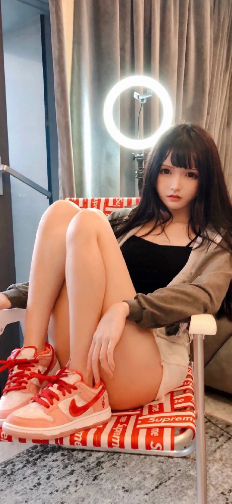 坐在椅子上小姐姐高清手机壁纸（二）