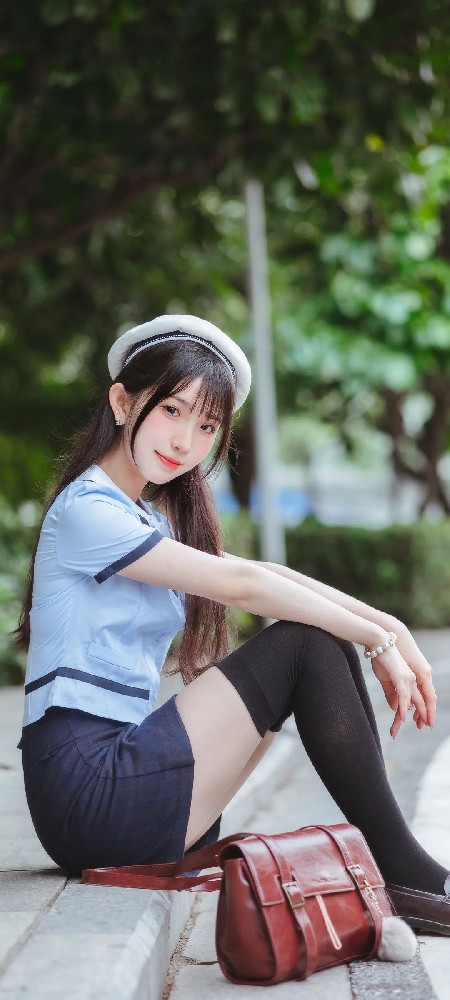 路边等人的学妹
